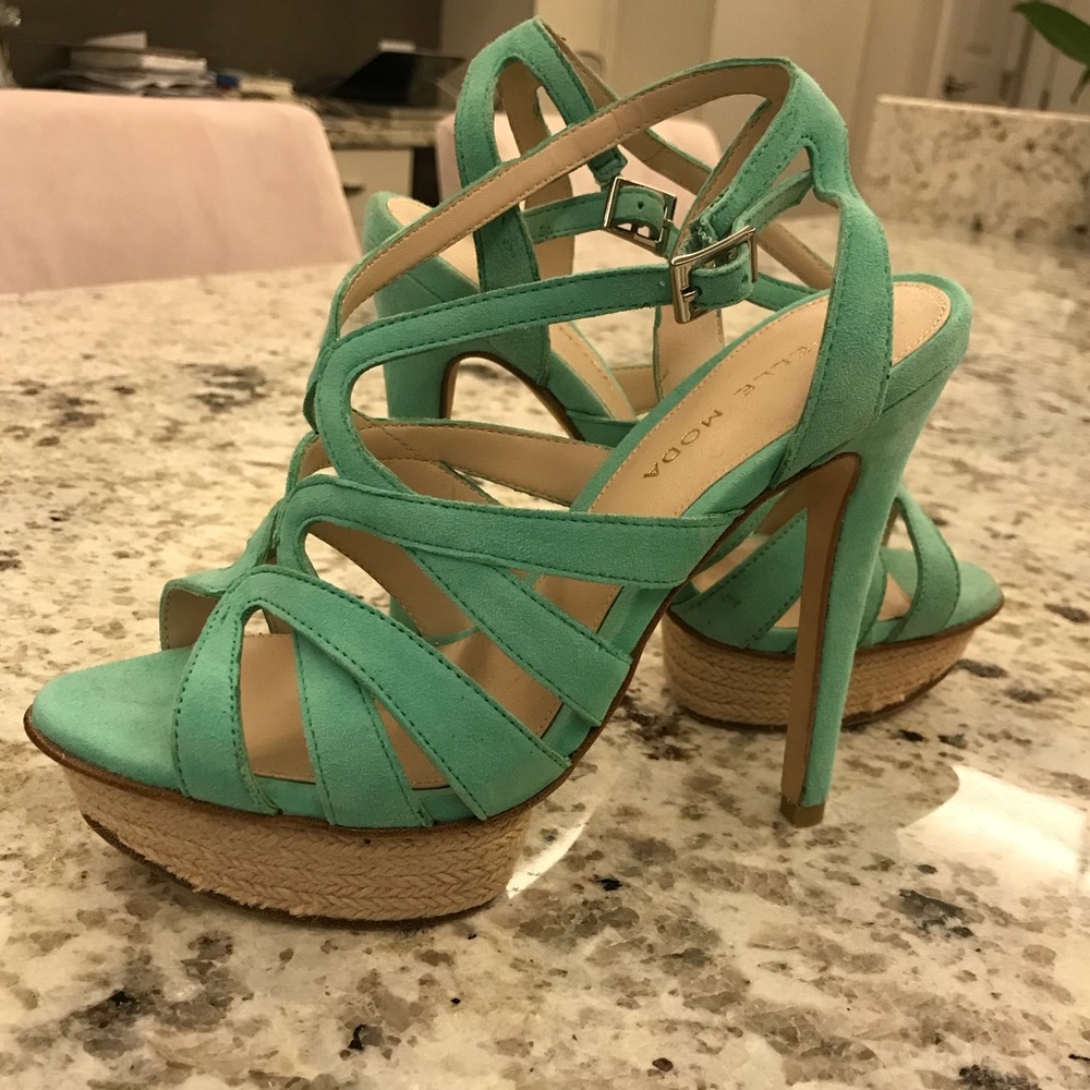 Pelle Moda heels, size 6. Never worn.